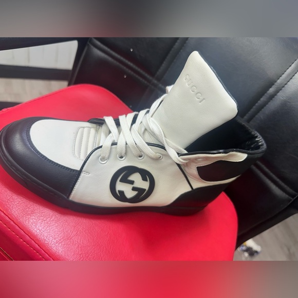 High top leather authentic Gucci shoes. - Picture 1 of 7
